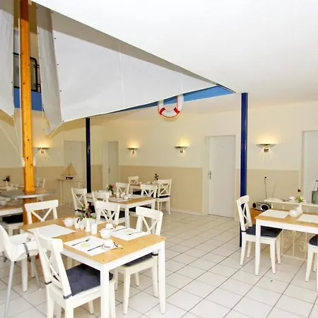 F-1010 Strandhaus Moenchgut Dz 24 Garten, Strandnah, Inkl Fruehstueck